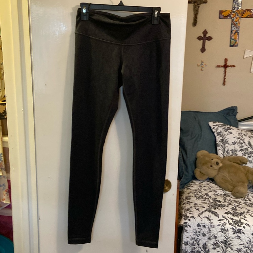 Lululemon animal print leggings size 8 ankle length like new
